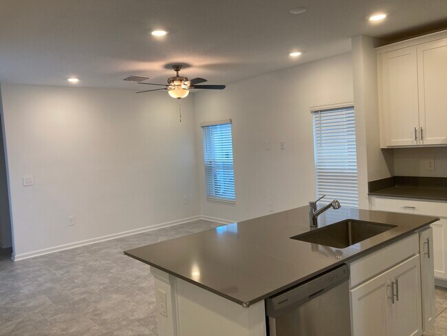 Sala de estar - 6188 Shavasana Rd