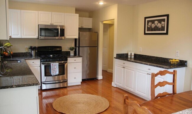 Foto del edificio - "COMING SOON" Spacious 5 bed + 2FB w/ Fenced in yard & Deck
