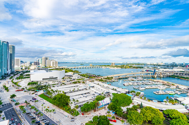 Foto del edificio - 244 Biscayne Blvd