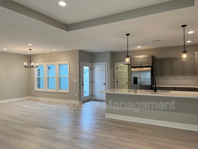 Building Photo - 8951 Calpurnia Dr