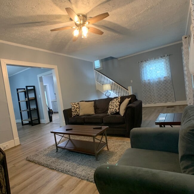 living room - 1020 E Stewart St