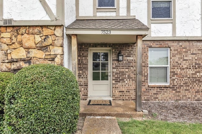 Building Photo - 7523 Bavarian Dr