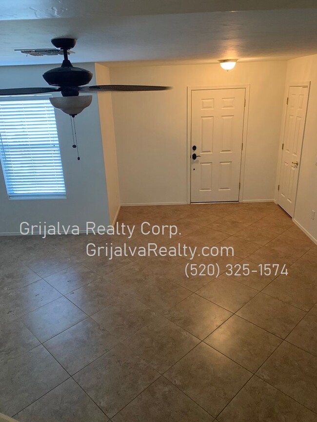 Building Photo - Beautiful 3 Bedroom, 2.5 Bath House For Le...