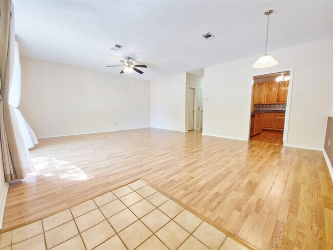 Foto del edificio - 422 W Oak St