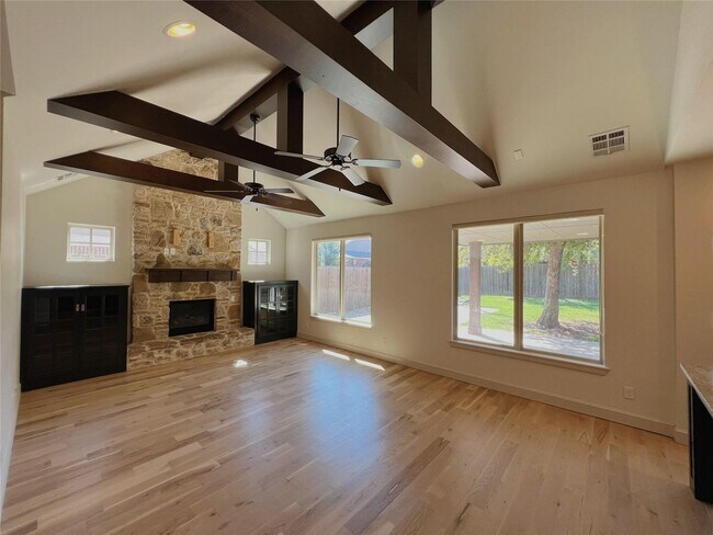 Foto del edificio - Custom Built Home in Town Square!!