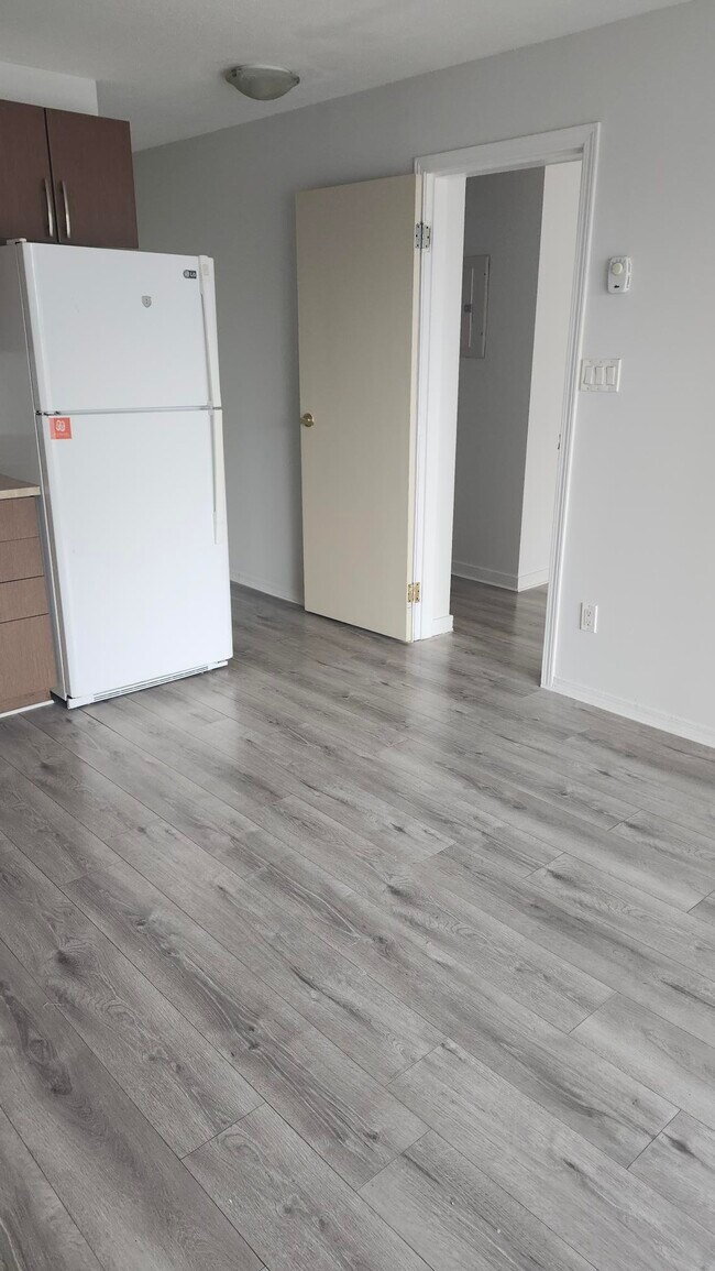 Photo du bâtiment - 3683 E Hastings St