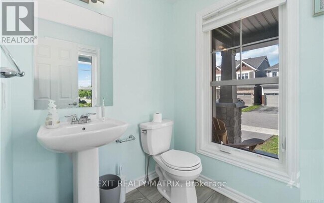Building Photo - 659 Pearl Dace Cres