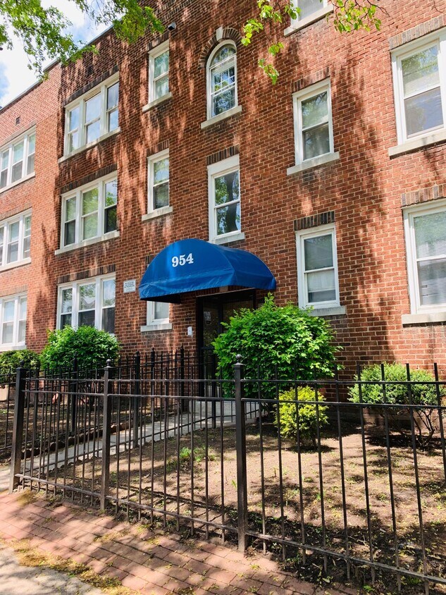 Primary Photo - 954 Capitol Ave