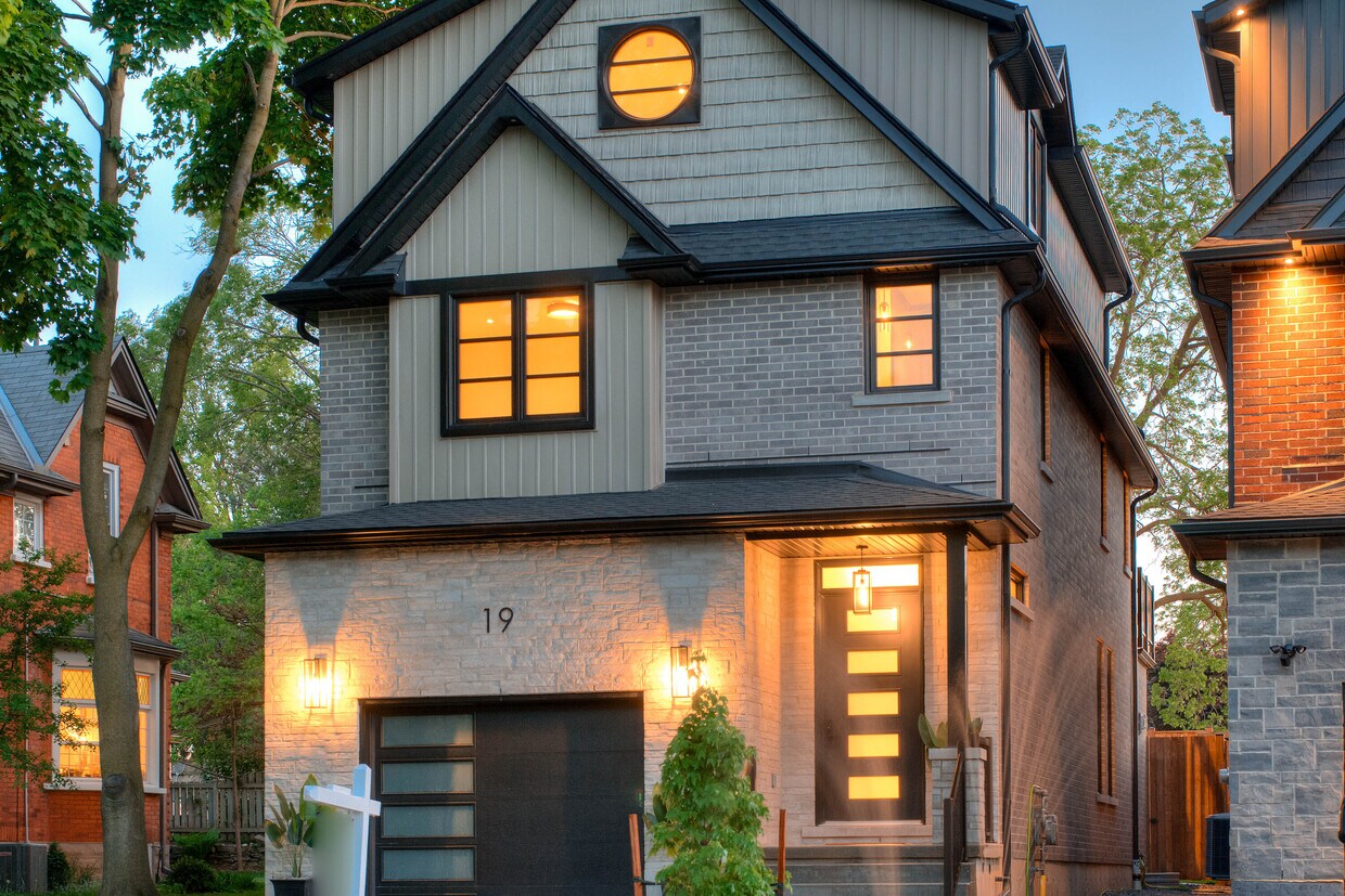Photo principale - 19 Avondale Ave. S
