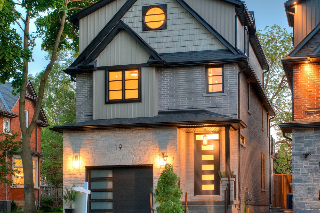 Primary Photo - 19 Avondale Ave. S