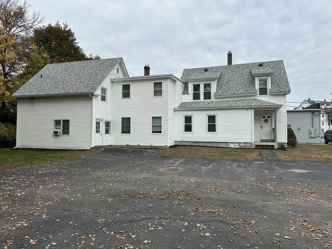 Building Photo - 17 Central St