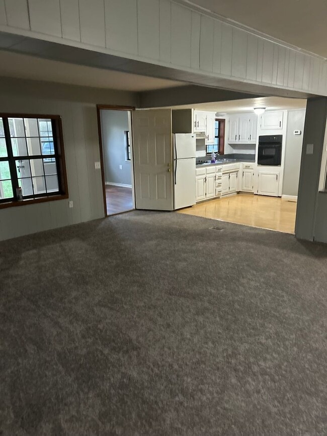 Building Photo - 2 bedroom, 1.5 bath home for $1200 monthly