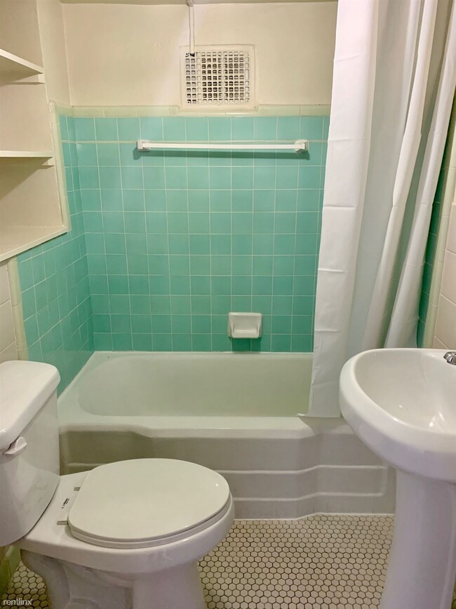 Building Photo - Studio, 1 bath  - 164 S 1300 E Apt 8