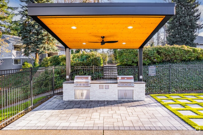 Building Photo - Veri on Cascade Barclay
