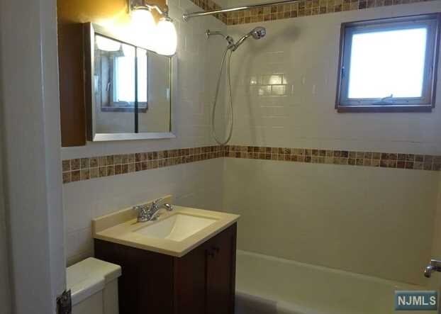 Building Photo - 205 Washington Dr