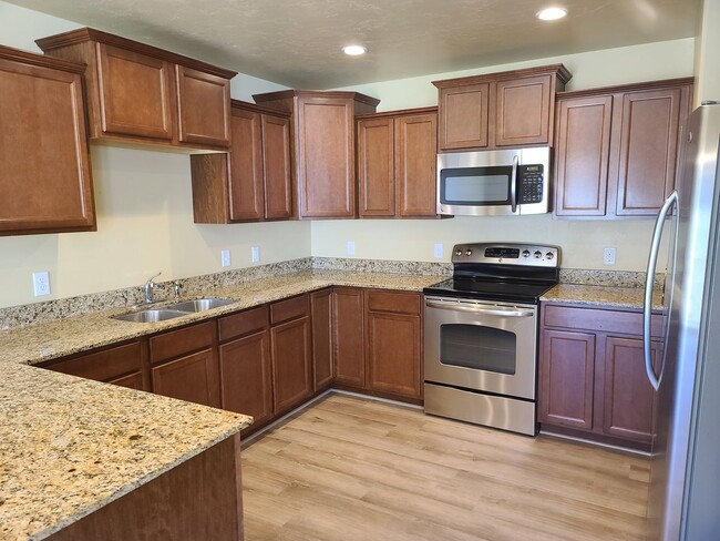 Foto del edificio - 3 Bed 2.5 Bath Available June 1st