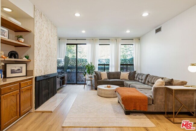Foto del edificio - 1833 Fairburn Ave