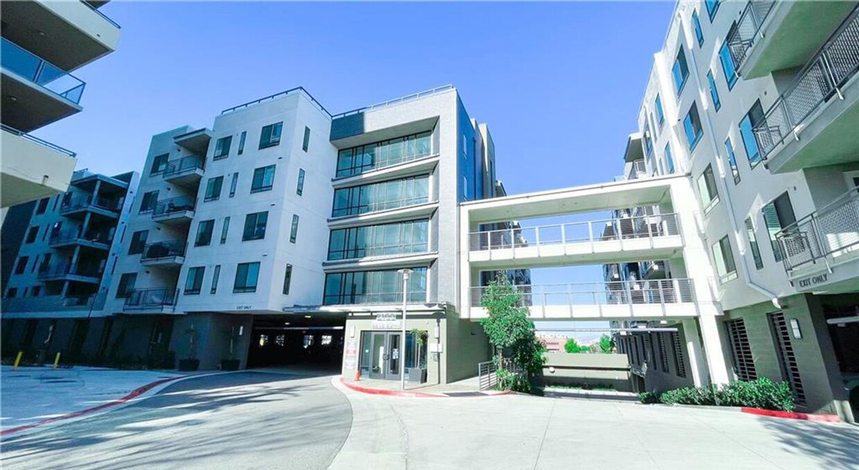 Foto principal - Contemporary & Luxury Living 1 bdr plus den