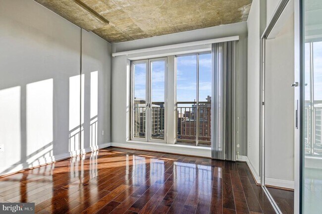 Foto del edificio - 301 Massachusetts Ave NW