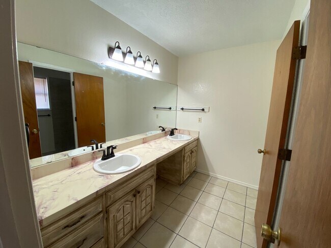 Building Photo - COPPER duplex