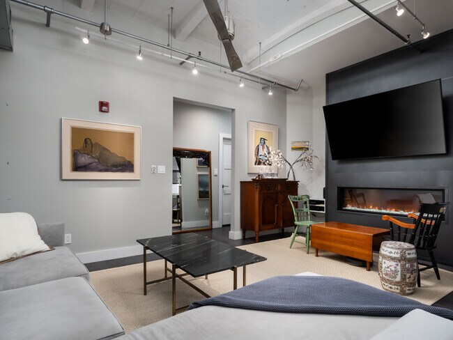 Foto del edificio - 335 W 5th St