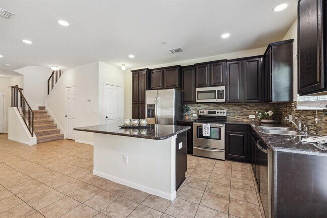 Building Photo - 550 Tumlinson Fort Way