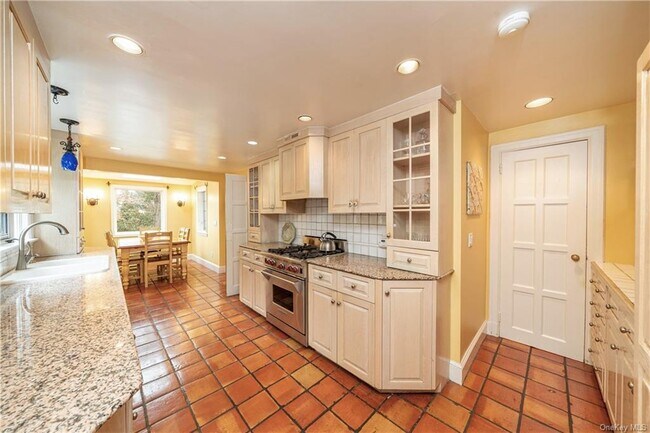 Foto del edificio - 8 Southwoods Ln