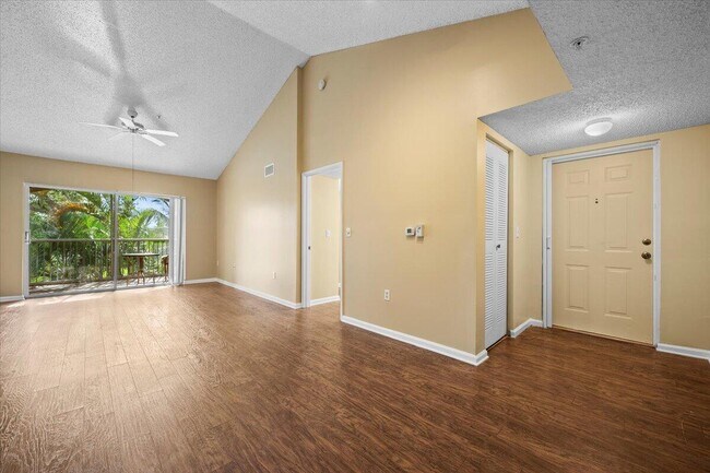 Foto del edificio - 272 Village Blvd