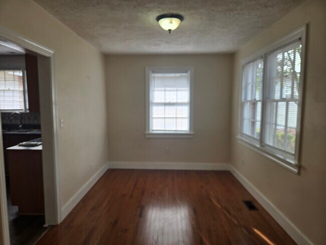 Foto del edificio - 1006 Holden St