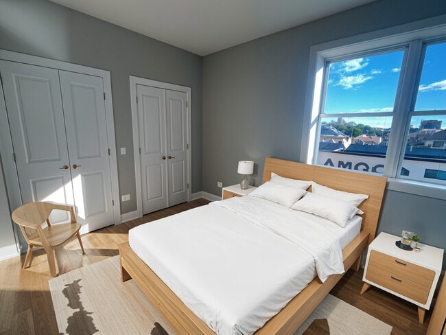 Building Photo - 4812 W Montrose Ave