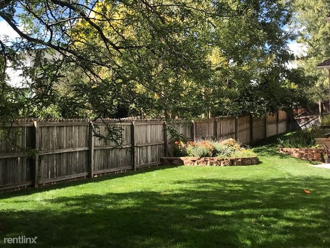 Building Photo - 5 br, 4 bath Townhome - 7484 West Laurel Ave