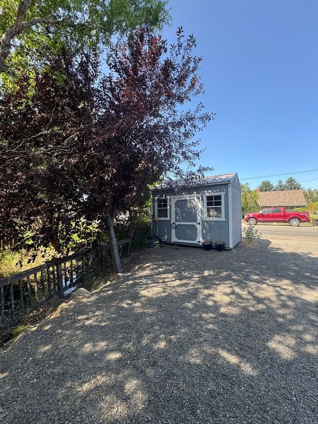 Building Photo - 3-Bed, 3-Bath Home for Lease w/ Rooftop De...