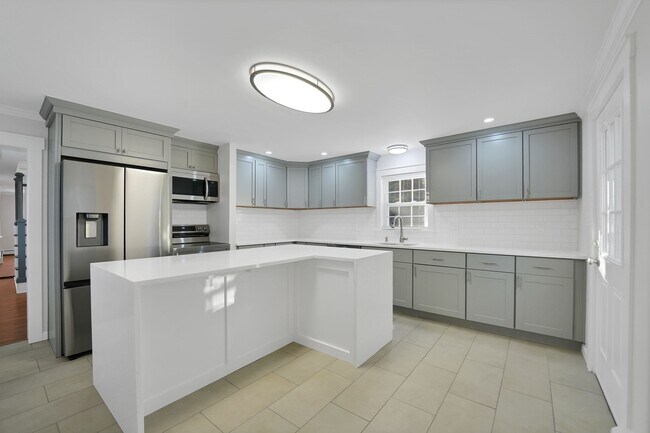 Foto del edificio - 245 Wareham Rd