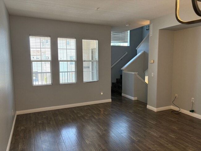 Building Photo - Beautiful Townhome in the Cascada Communit...