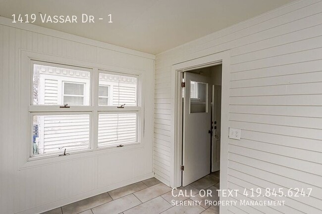 Building Photo - 1419 Vassar Dr
