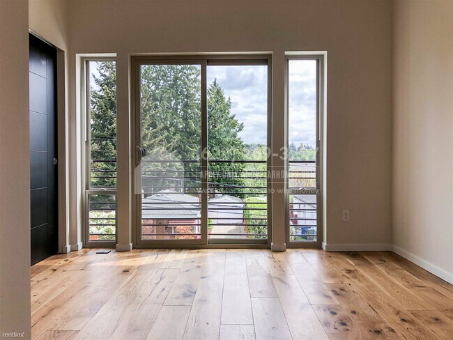 Building Photo - 3 br, 2.5 bath Townhome - 8529 Interlake A...