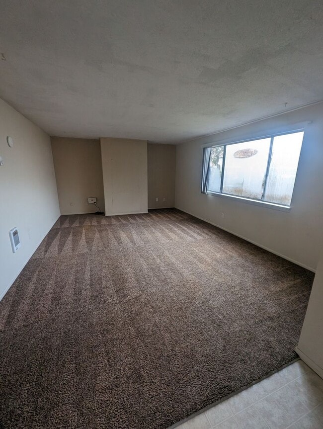 Building Photo - 235-237 Whitesell St W