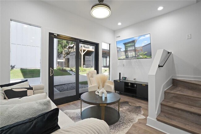 Foto del edificio - 3120 Godby Rd