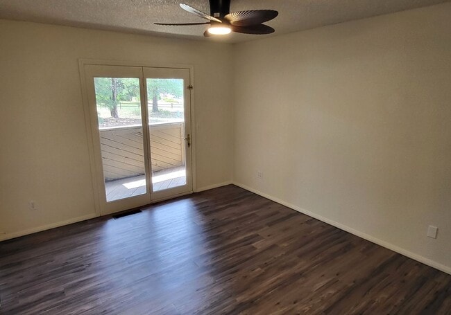 Building Photo - 2 Bedroom 2 Bathroom