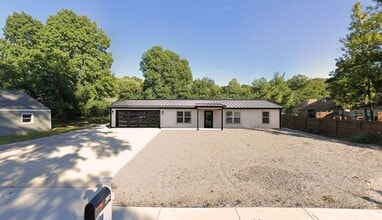 Building Photo - 2992 Hawthorne Rd