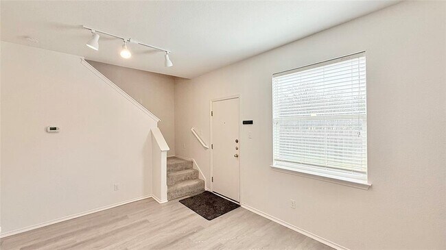 Foto del edificio - 14613 Walt Whitman Trail