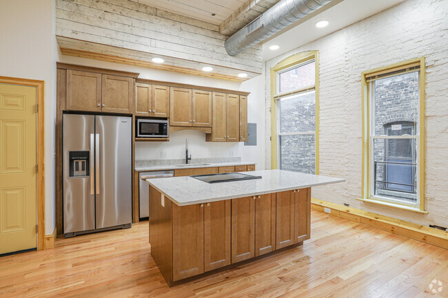 1 BR, 1 BA - Kitchen - 218 N Center St