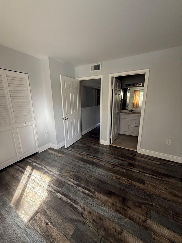 Foto del edificio - 320 Palm Cir E