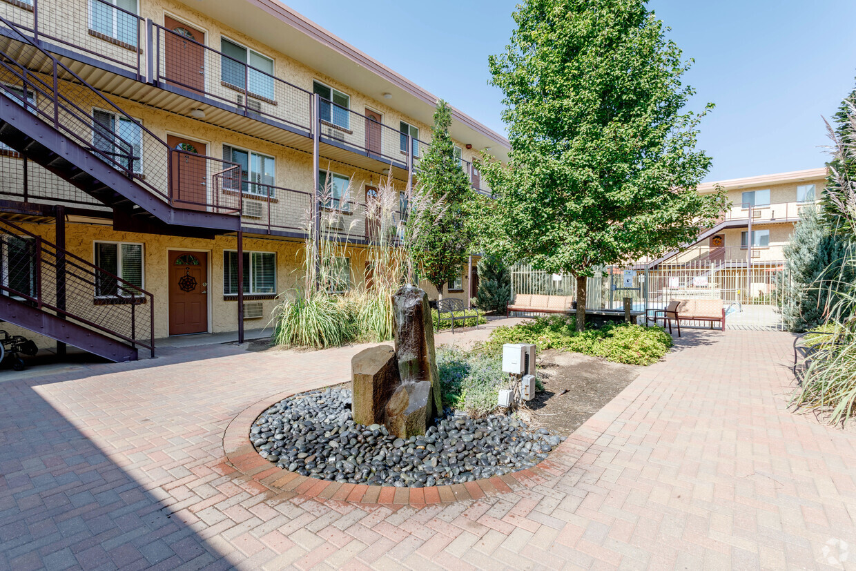 Jardín - Courtyard at Cherry Creek