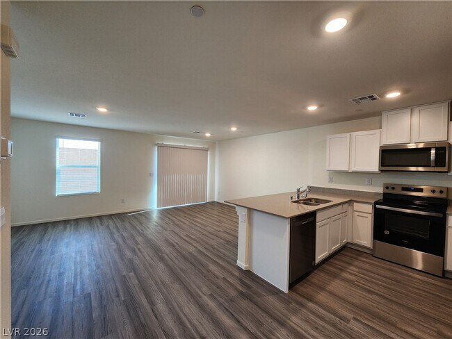 Foto del edificio - 6062 Lily Gdn St