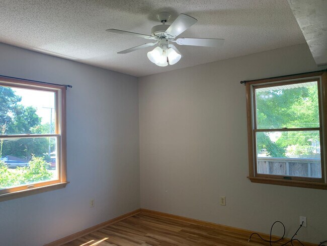 Foto del edificio - 3 Bedroom 2 Bath Home in Colington Availab...