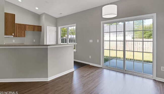 Building Photo - 1136 Ashcroft Dr NE