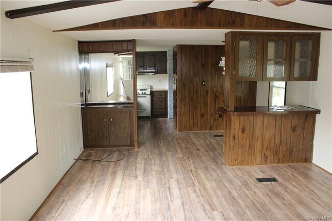 Building Photo - 16 Tanglewood Park Dr