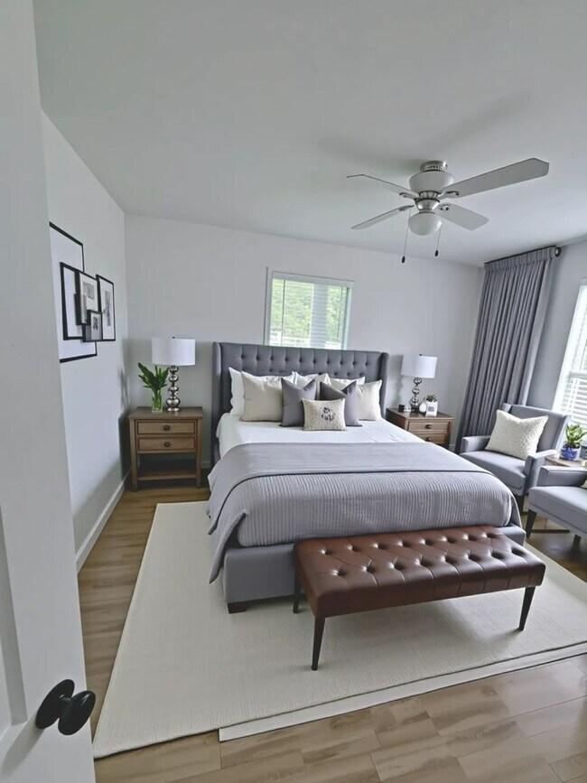 Foto del edificio - For Rent: Charming 2 Bed / 1 Bath Duplex with Backyard