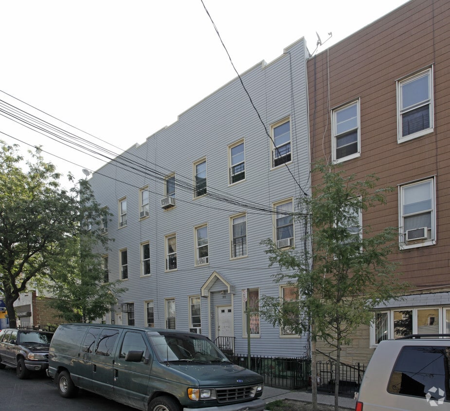 Building Photo - 386 Harman St